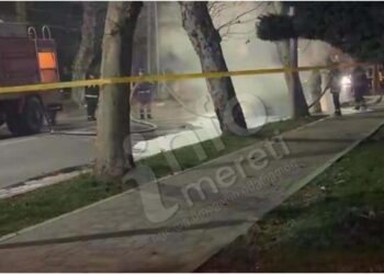 ქუთაისში ავტომობილს ცეცხლი გაუჩნდა