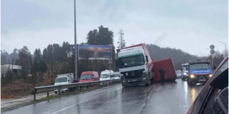 ჩაქვის გვირაბთან ავტოსაგზაო შემთხვევა მოხდა