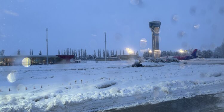 ქუთაისის აეროპორტში უამინდობის გამო ფრენები შეფერხდა