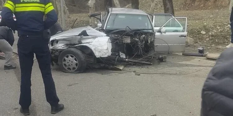 ქუთაისი-წყალტუბოს გზაზე საქორწილო ესკორტის მანქანა ბეტონის ბოძს შეეჯახა – არის მსხვერპლი