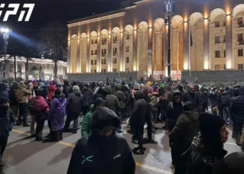 პარლამენტთან საპროტესტო აქცია განახლდა – რუსთაველის გამზირზე აქციის მონაწილეებმა საავტომობილო გზა გადაკეტეს