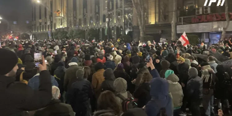 აქციის მონაწილეებმა რუსთაველის გამზირი გადაკეტეს