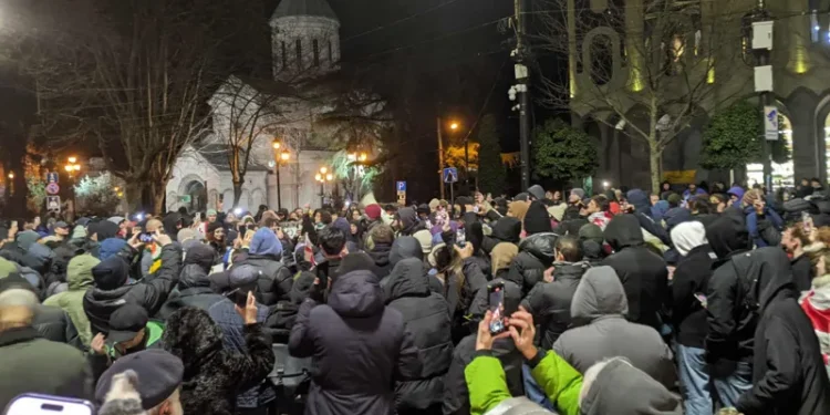 რუსთაველის გამზირზე საპროტესტო აქცია განახლდა – საავტომობილო გზა გადაკეტილია