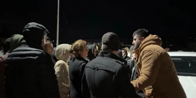 ბათუმში, ადგილზე, სადაც უბედური შემთხვევის შედეგად ორი მოზარდი დაიღუპა, ადგილობრივი მთავრობის წევრებსა და მოქალაქეებს შორის სიტყვიერი შელაპარაკება იყო