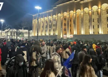 რუსთაველის გამზირზე საპროტესტო აქცია გრძელდება – გადაკეტილია საავტომობილო გზა