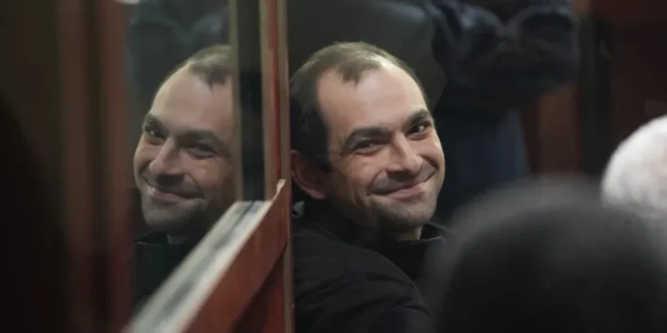 ე.წ. აგენტების კანონის მოწინააღმდეგეთა აქციაზე დაკავებული გიორგი კუჭუაშვილი და დავით კოლდარი სასამართლომ დამნაშავედ ცნო და შესაბამისად, 4 წელი და 2,3 წელი მიუსაჯა