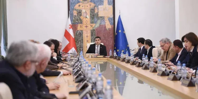 პარლამენტში „უცხოელი აგენტების რეგისტრაციის აქტის“ სახელწოდებით FARA-ს სიტყვა-სიტყვით ნათარგმნი პროექტი დარეგისტრირდა, რომელშიც მათ შორის გადმოტანილია ტერმინები – „აშშ-ს პრეზიდენტი“, „კონგრესი“, „სახელმწიფო დეპარტამენტი“, „ხაზინის მდივანი“