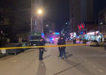 ბათუმში, პოლიციის განყოფილების წინ ერთი პირი დაჭრეს