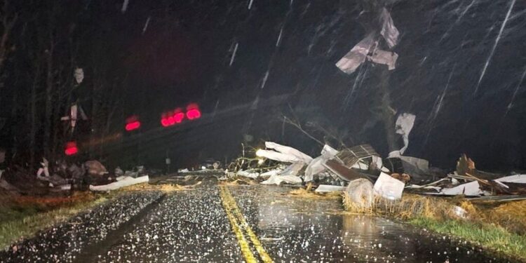 ვიდეო – აშშ-ის სამხრეთ და ცენტრალურ შტატებში ტორნადოს, სულ მცირე, 19 ადამიანის სიცოცხლე ემსხვერპლა