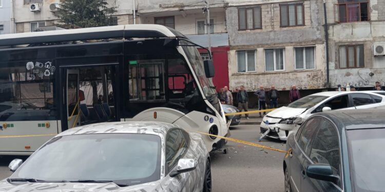 ერთი პირი დაშავდა ავარიის შედეგად ბათუმში