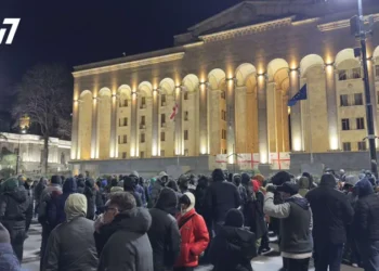 პარლამენტთან აქცია განახლდა – საავტომობილო მოძრაობა გადაკეტილია