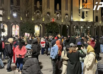 პარლამენტთან საპროტესტო აქცია განახლდა – ამ დროისთვის, რუსთაველის გამზირზე საავტომობილო მოძრაობა გადაკეტილია