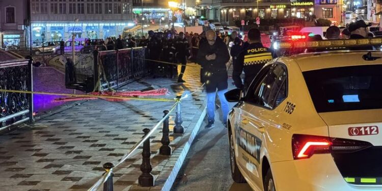 თბილისში, მეტეხის ხიდიდან მტკვარში მანქანა გადავარდა