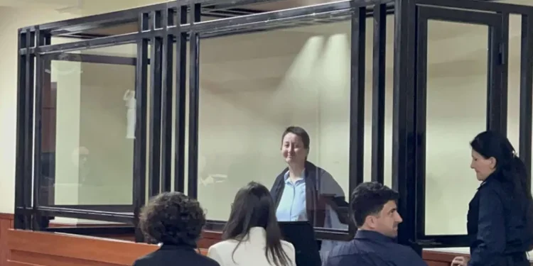 პატიმრობაში მყოფი მზია ამაღლობელი 2000 ლარით დააჯარიმეს