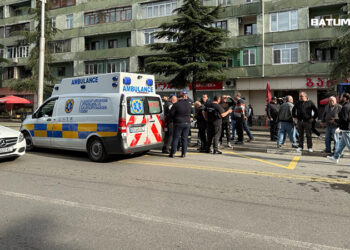 მოტოციკლი ქალს დაეჯახა – ავტოსაგზაო შემთხვევა ბათუმში