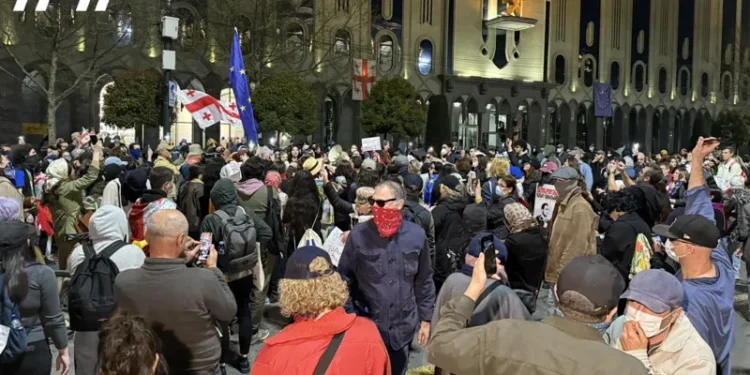 პარლამენტთან აქცია განახლდა – რუსთაველის გამზირი გადაკეტილია