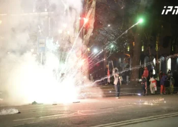 შსს – აქციის მონაწილეთა ნაწილმა დაიწყო პიროტექნიკის გამოყენება – თითოეულ სამართალდარღვევის ფაქტს შესაბამისი კანონიერი რეაგირება მოჰყვება