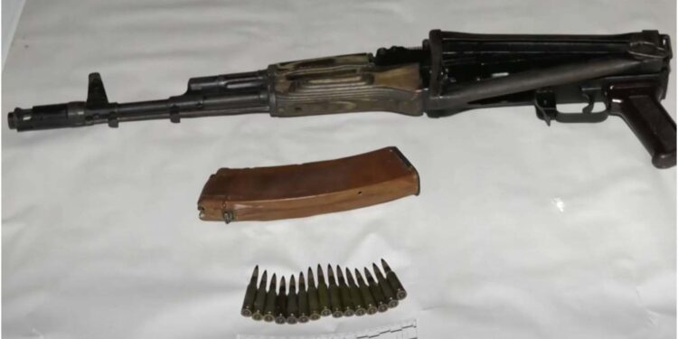 ვიდეო – პოლიციამ გურიასა და საქართველოს რეგიონებში უკანონო ცეცხლსასროლი იარაღები და საბრძოლო მასალა ამოიღო