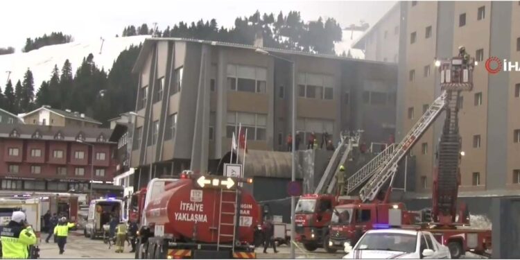 თურქეთში, ზამთრის კურორტზე გაჩენილ ხანძარს მამა-შვილი შეეწირა