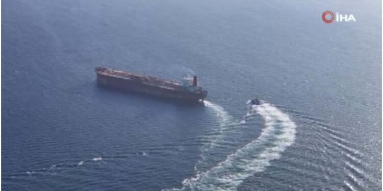 სტამბოლის სანაპიროსთან ერთმანეთს სატვირთო გემები შეეჯახა