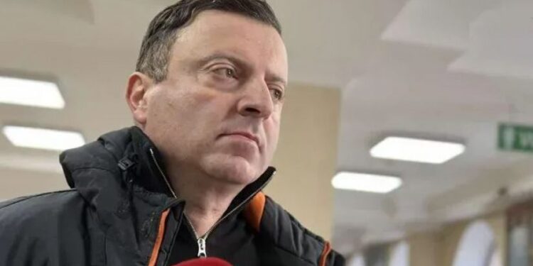 იუმორისტ ვასო ფხაკაძეს ყოფილი პოლიციელი სახლში მიადგა, ოჯახის წევრს ნომერი მოტყუებით გამოართვა, დაურეკა და დაემუქრა – ადვოკატი