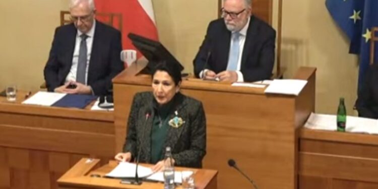 “თუ საქართველოს ვერ დავიცავთ ახლა, ხვალ შეიძლება ძალიან განსხვავებულ ევროპაში გაგვეღვიძოს” – სალომე ზურაბიშვილი ჩეხეთის სენატში