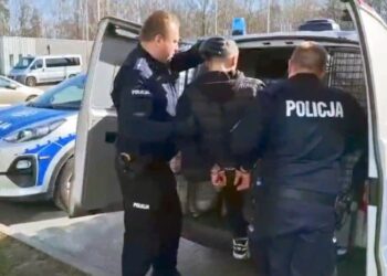 ქართველებმა, პოლონეთში, მანქანიდან ფულით სავსე ჩანთა მოიპარეს – პოლიციამ ისინი ტყეში დააკავა