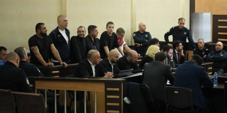 ადვოკატის თქმით, “ბრალდებულებს დენი ურტყამს” -ბრალდებულების სასამართლო დარბაზი შეცვალეს