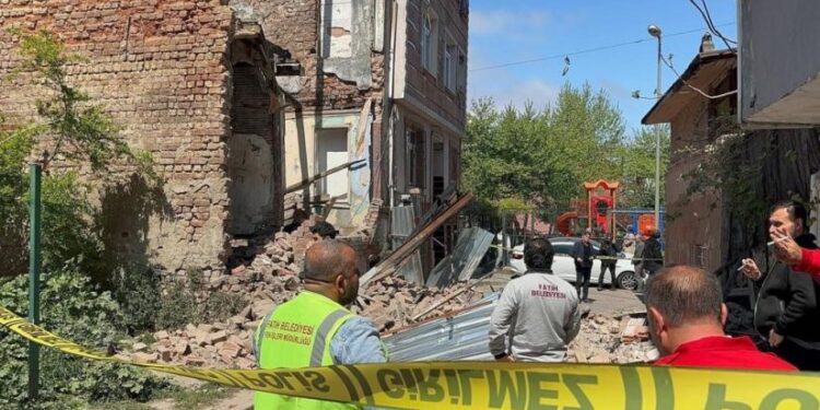 თურქეთში მომხდარი მიწისძვრის შედეგად, სულ მცირე, 236 ადამიანი დაშავდა