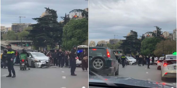 ვიდეო – რამდენიმე ავტომობილი დაიმტვრა ავარიის შედეგად თბილისში