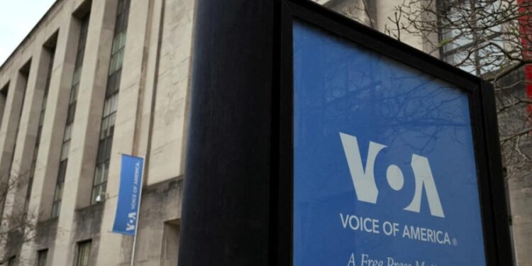 მოსამართლემ ტრამპის ადმინისტრაციას ამერიკის ხმისა და მისი თანამშრომლების აღდგენა დაავალა