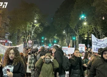 თსუ-დან რუსთაველის გამზირის მიმართულებით საპროტესტო მსვლელობა მიმდინარეობს