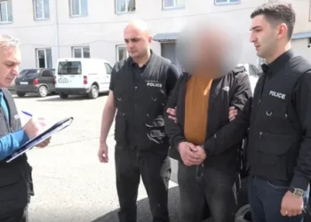 პროკურატურამ ბრალი წაუყენა კაცს, რომელმაც მამა-შვილი მოკლა