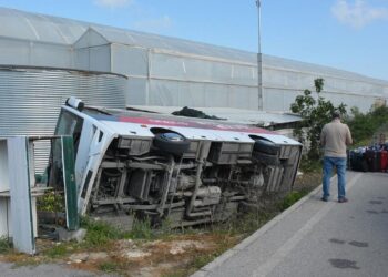 თურქეთში ტურისტული ავტობუსი გზიდან გადავიდა და ამოტრიალდა – არიან დაშავებულები
