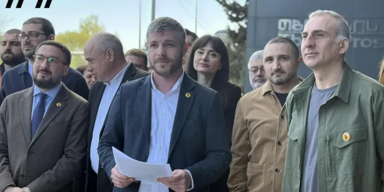 „ლელო – ძლიერი საქართველო“ თეა წულუკიანს მამუკა ხაზარაძისა და ბადრი ჯაფარიძის პატივისა და ღირსების შელახვაში ადანაშაულებს და მის წინააღმდეგ სარჩელის შეტანას გეგმავს