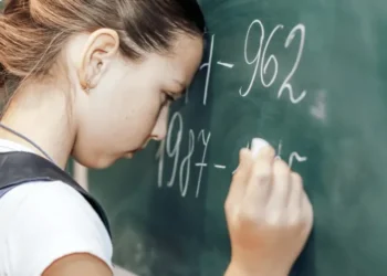 “მათემატიკა მოსწავლეს ხშირად ამ პრობლემის გამო უჭირს, მშობელი კი ფიქრობს, რომ უნიჭოა” – როგორ უნდა გაუუმჯობესოთ ბავშვს მათემატიკური უნარები