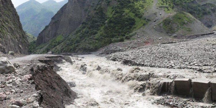„მდინარის კალაპოტი რამდენჯერმე შეცვალეს“ – რა საფრთხეებს იწვევს რიკოთის ავტობანის მშენებლობა