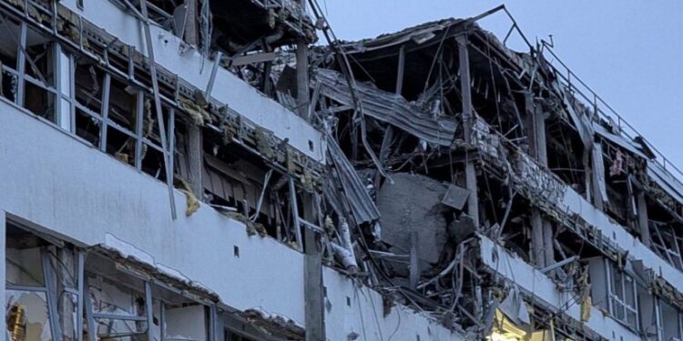 რუსებმა კიევზე ფრთოსანი და ბალისტიკური რაკეტებით იერიში მიიტანეს