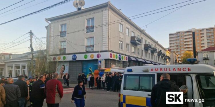 ქვეითთა გადასასვლელზე ქალს მანქანა დაეჯახა