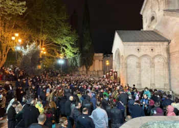 თბილისში მიმდინარე აქციის მონაწილეები აღდგომის ბრწყინვალე დღესასწაულს ქაშვეთის ტაძართან შეხვდნენ