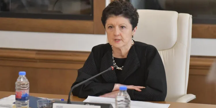 თეა წულუკიანი გიორგი გახარიას – „ვბუქსაობთ“ თუ არ „ვბუქსაობთ“, ამას მე გადავწყვეტ, დაგვჭირდება საღამომდე დრო? ვისხდებით აქ საღამომდე, ჩვენ არსად გვეჩქარება და თქვენ მითუმეტეს სად უნდა გეჩქარებოდეთ