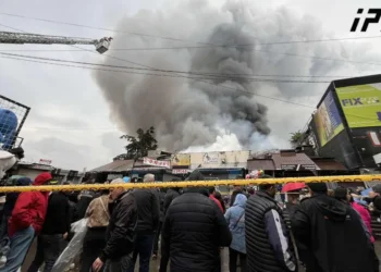 ვაგზლის ბაზრობის მოვაჭრეები სასაწყობე ფართების იმ ნაწილის დაცლას ცდილობენ, სადაც ამ დროისთვის ხანძარი გავრცელებული არ არის