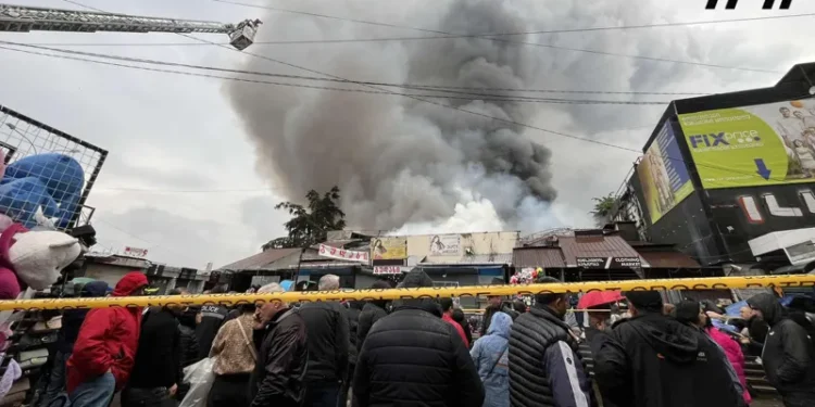 ვაგზლის ბაზრობის მოვაჭრეები სასაწყობე ფართების იმ ნაწილის დაცლას ცდილობენ, სადაც ამ დროისთვის ხანძარი გავრცელებული არ არის