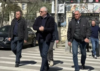 მამუკა ხაზარაძე თბილისის საქალაქო სასამართლოში გამოკითხვის ოქმის გასაცნობად მივიდა