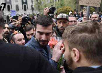 9 აპრილის მემორიალთან საჯარო მოხელეების გამოჩენას ხმაური მოჰყვა