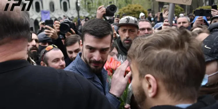 9 აპრილის მემორიალთან საჯარო მოხელეების გამოჩენას ხმაური მოჰყვა