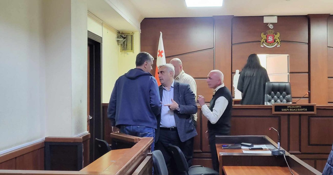 ირაკლი ოქრუაშვილი სასამართლო დარბაზშ
