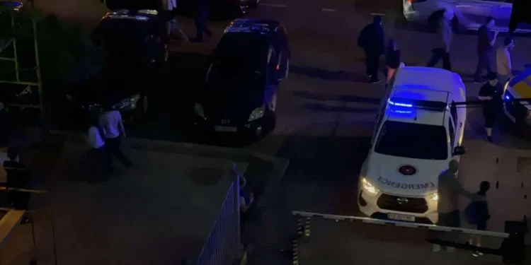 ბათუმში, შენობის სახურავიდან მოზარდი გადმოვარდა