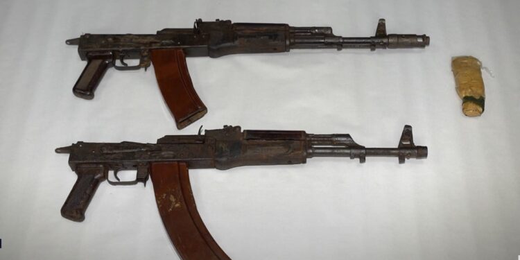 ვიდეო – სამეგრელოში პოლიციამ ცეცხლსასროლი იარაღი და საბრძოლო მასალა ამოიღო