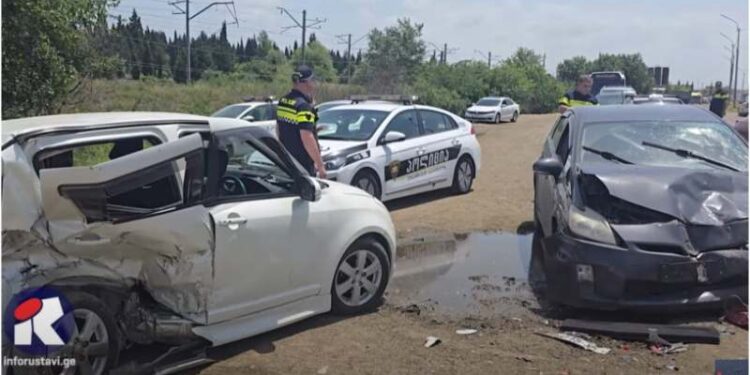 ვიდეო – 3 ადამიანი დაშავდა ავარიის შედეგად რუსთავში